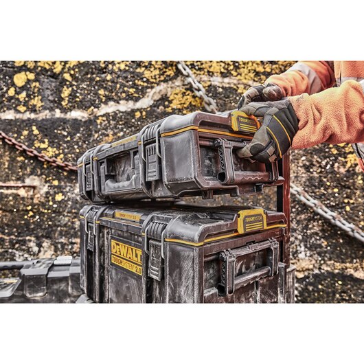 DeWalt DWST83293-1 (DS166) Small Stackable Tool Box With 50Kg Load Capacity